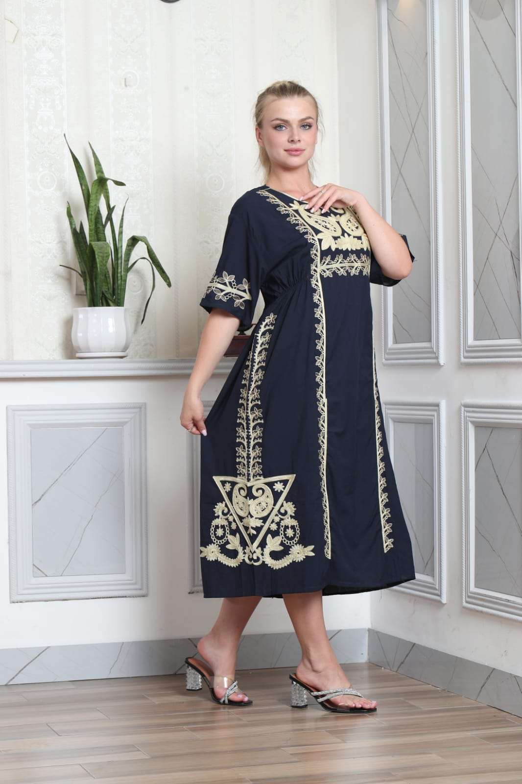 Short Fallahi Thobe - Traditional Embroidered Palestinian Style Thobe