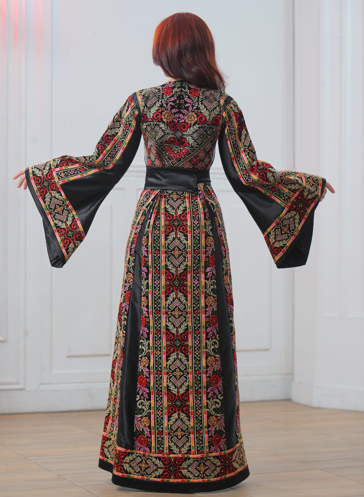 Safad Elegance - Elegant Embroidered Dress thobe