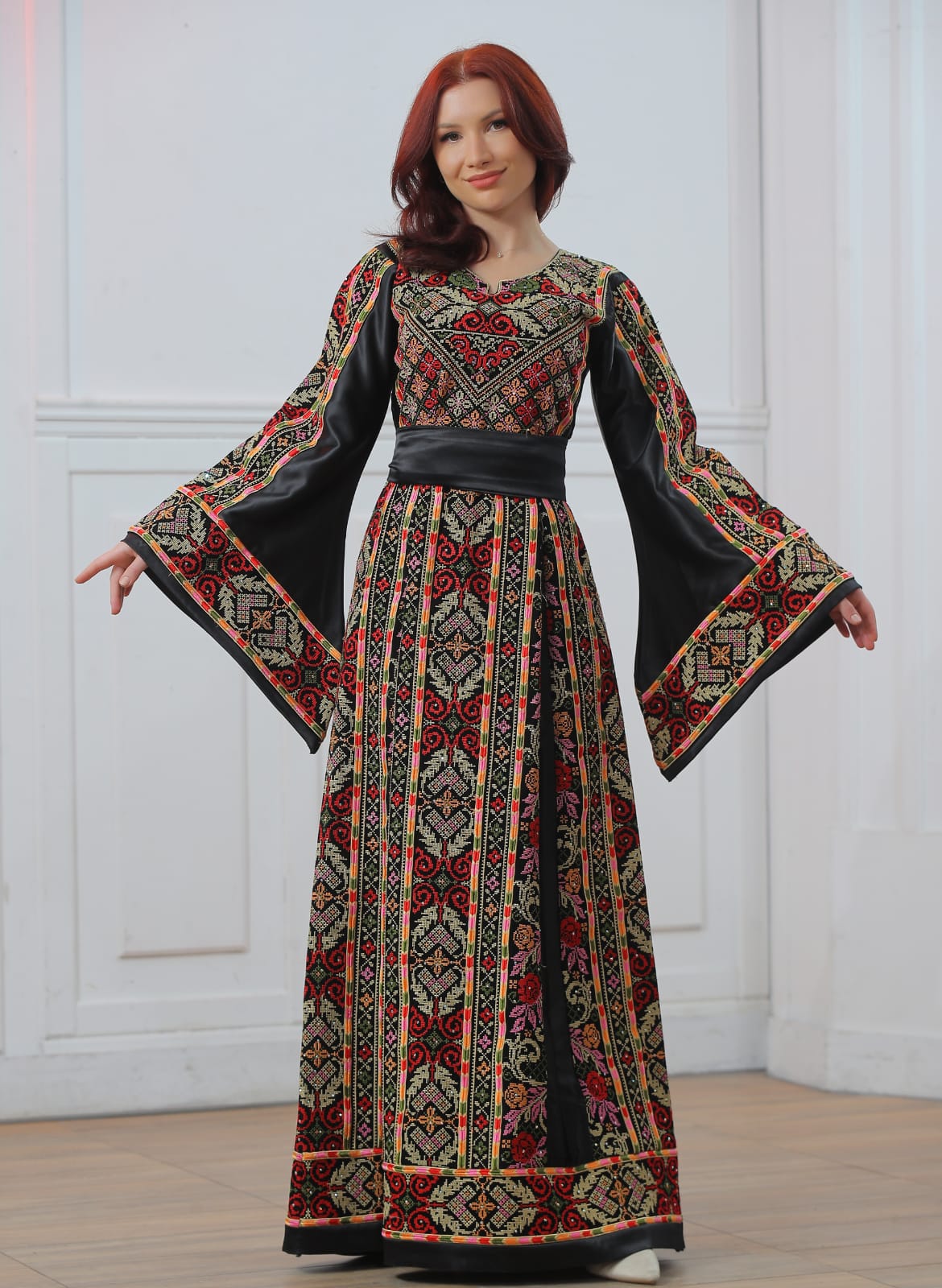 Safad Elegance - Elegant Embroidered Dress thobe